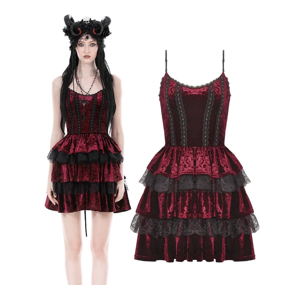 Dark in Love size M, in Chinese sizing so would fit US small. Stretchy fit!